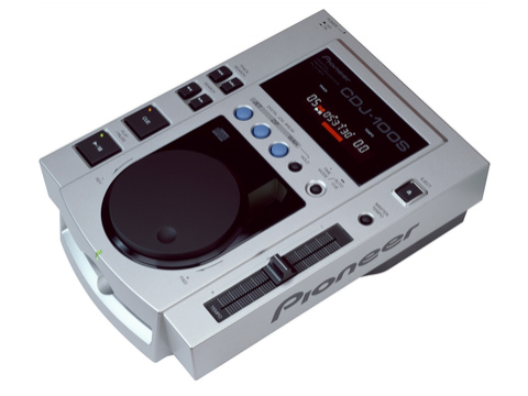 DJ CD-проигрывателя с Pioneer CDJ-100s